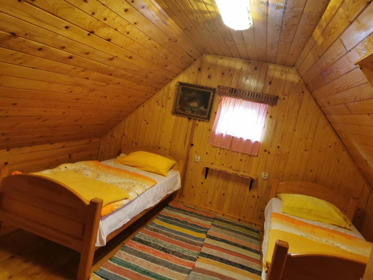 Ivona - Kuca Za Odmor Perusic - Stara Lika Apartment Luaran gambar