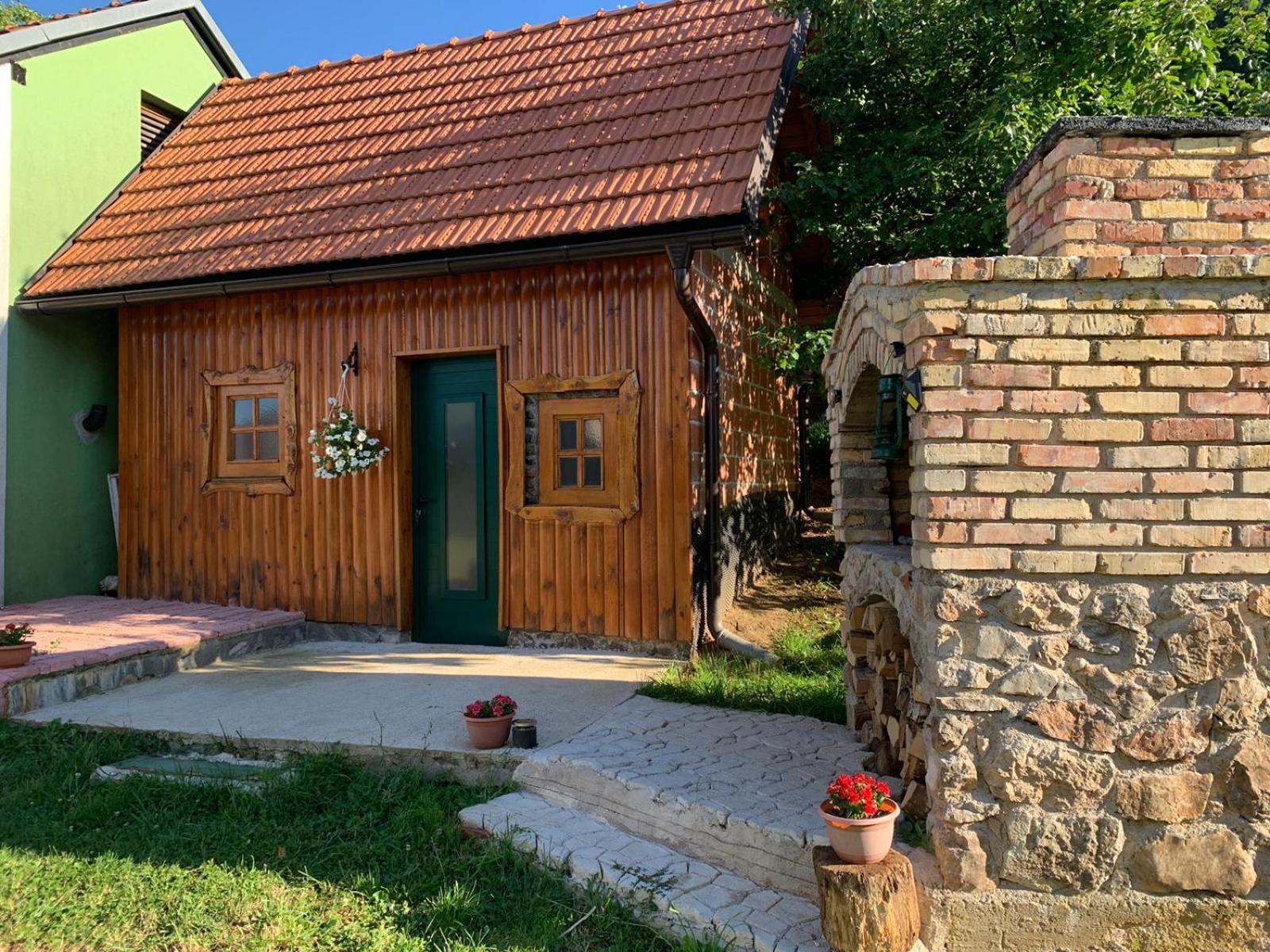 Ivona - Kuca Za Odmor Perusic - Stara Lika Apartment Luaran gambar