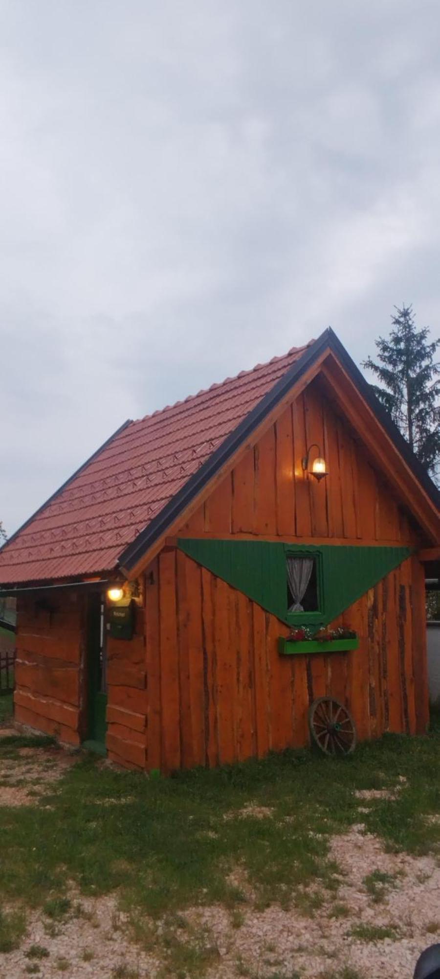 Ivona - Kuca Za Odmor Perusic - Stara Lika Apartment Luaran gambar